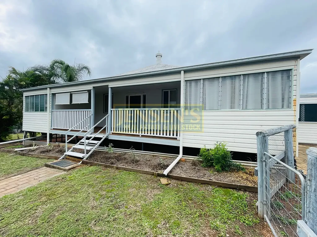 Charters Towers City 3 Bedroom Get ready to fall in love with this stunning 3-bedroom, 2-bathroom home that’s packed with endless possibilities!