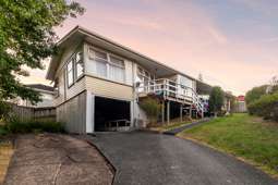 27 Rangitiki Crescent, Lynfield