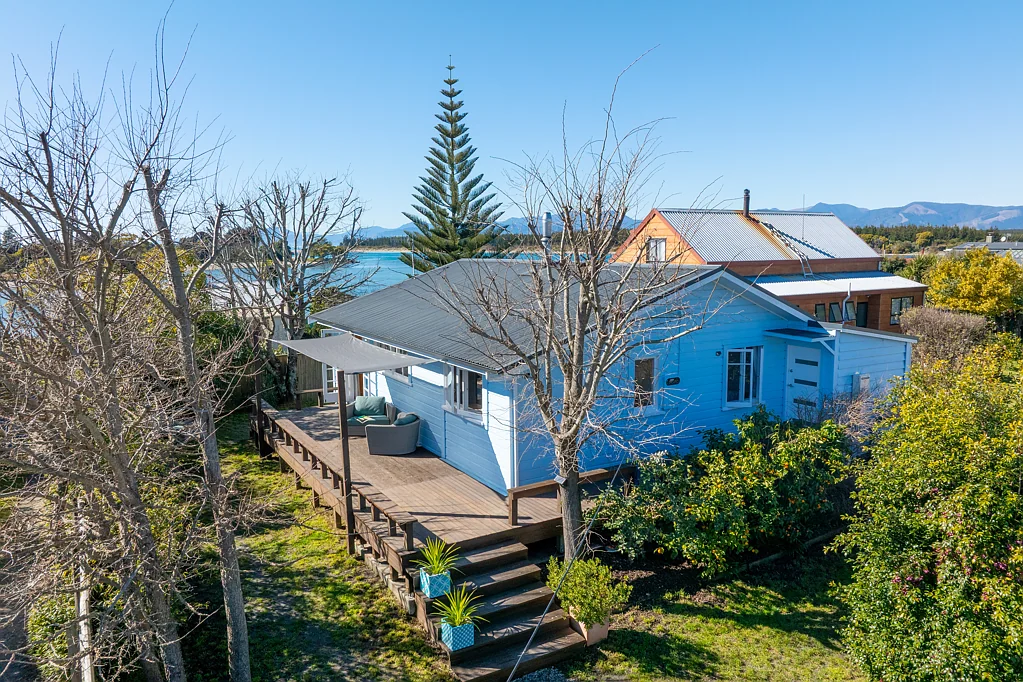 Mapua 3Kwarto Three bedroom coastal living – walk to the wharf!