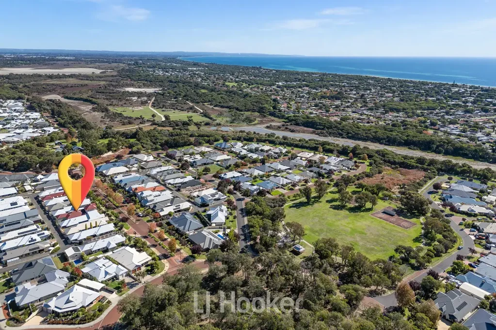 West Busselton 4房  Spacious Split-Level Living