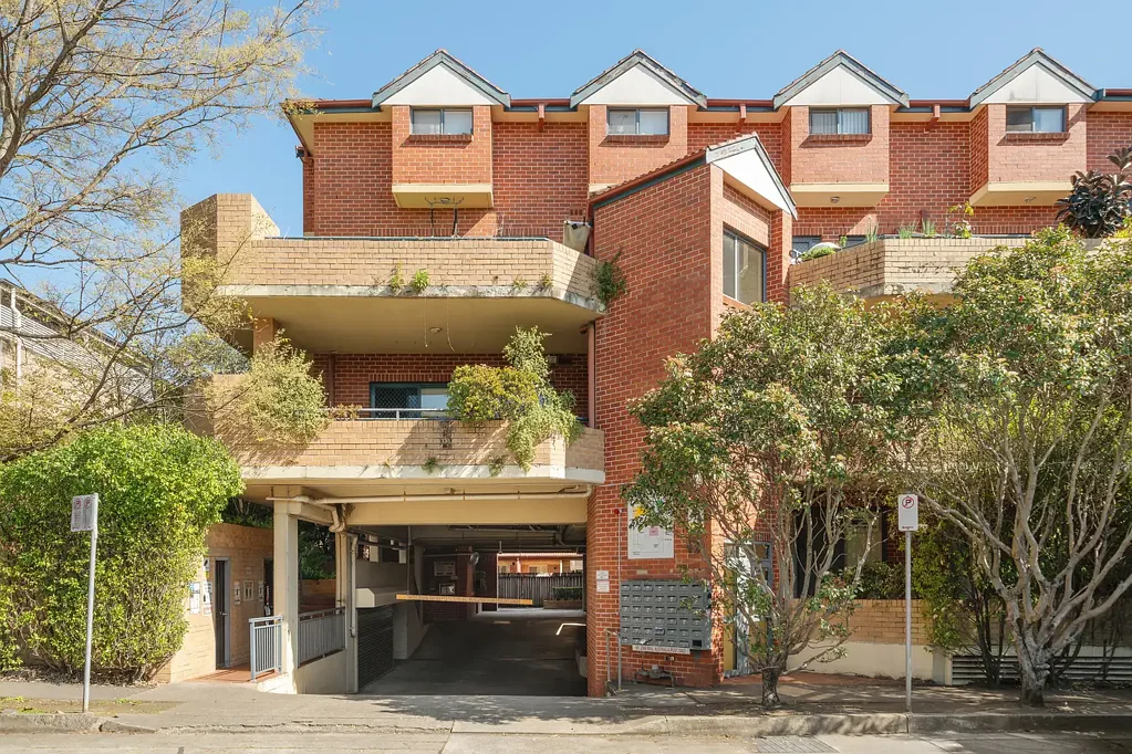 Strathfield 2房 双层顶层公寓 - 明亮朝东 Stunning Dual Level, Double Brick Penthouse | Bright East Aspect