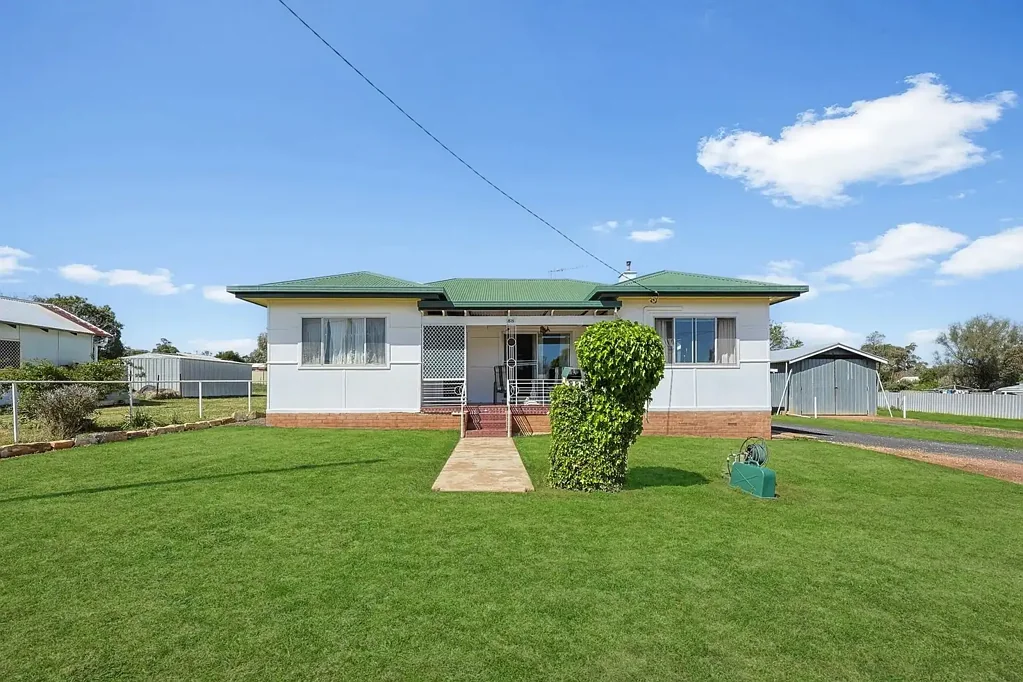 ROOM TO MOVE IN THE HEART OF DUNEDOO
