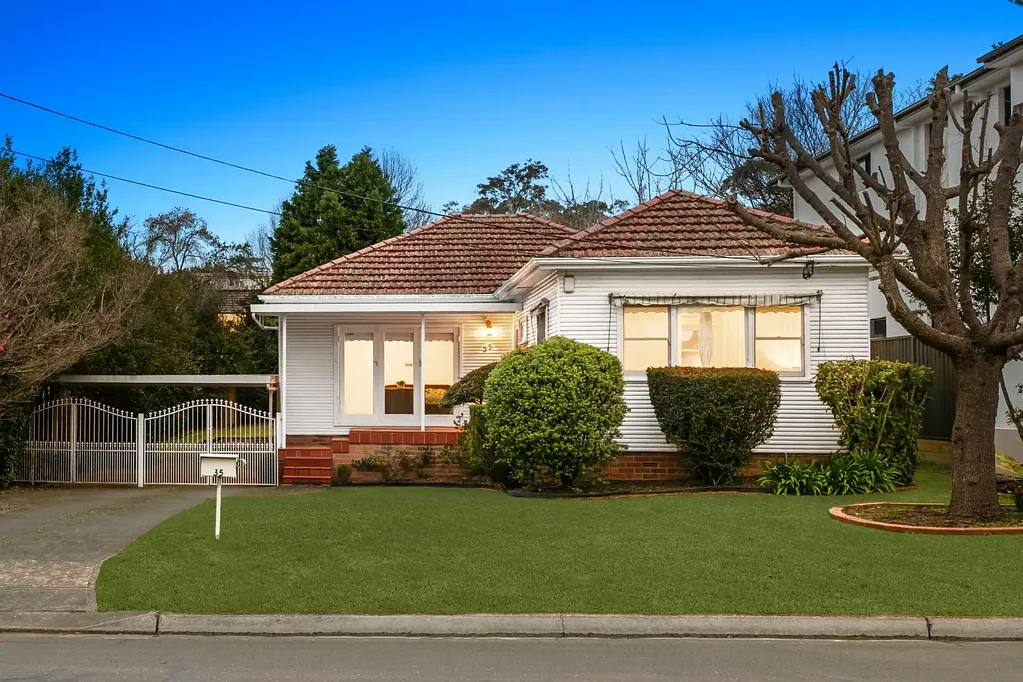 Carlingford 4ਬੈੱਡਰੂਮ North-facing family charmer on 701.9sqm allotment