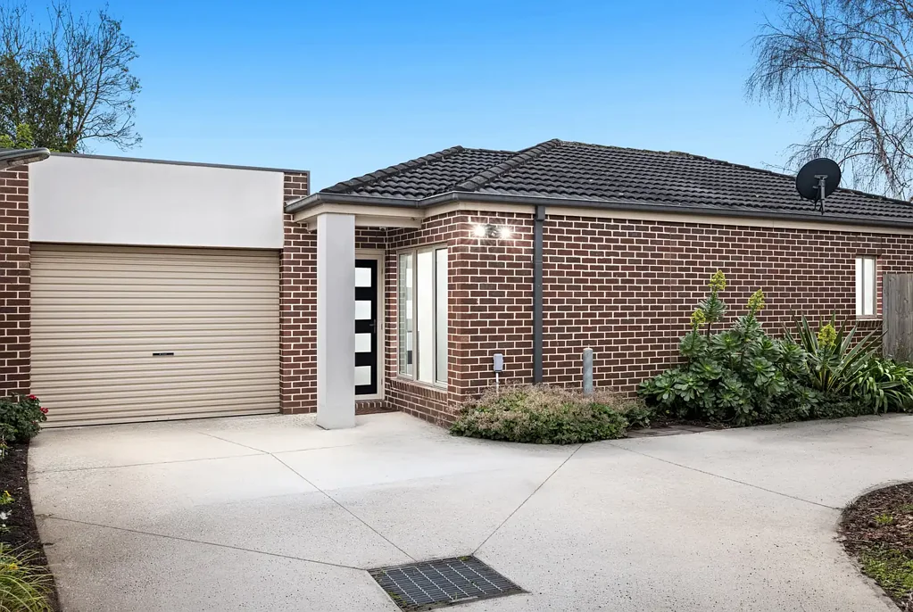 Crib Point 2 Bedroom Two-Bedroom Brick Residence Near Morradoo Station