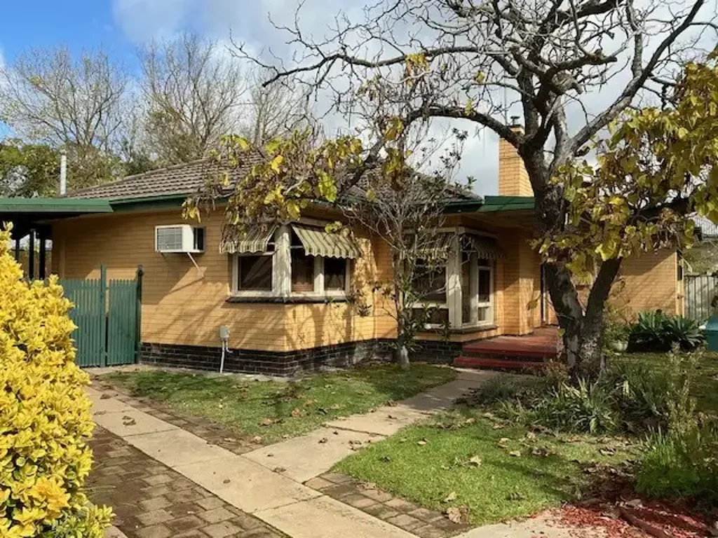 Walking distance to GVH & Bourchier St Primary School