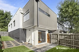 5 Ventral Walk, Mooroolbark