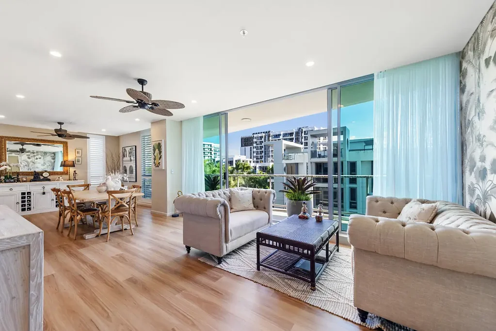 Southport 1房  Pristine Apartment With Almost 110m2 of Living Area!