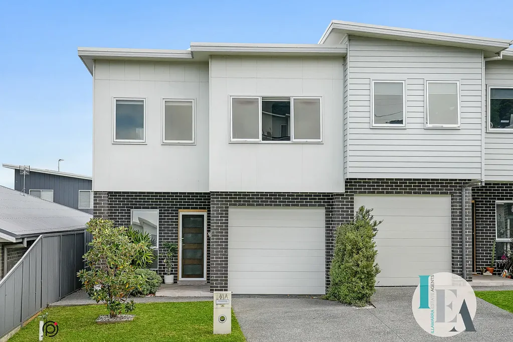 Stream Hill 3房  Discover the perfect blend of comfort and style at 61a Saddleback Crescent