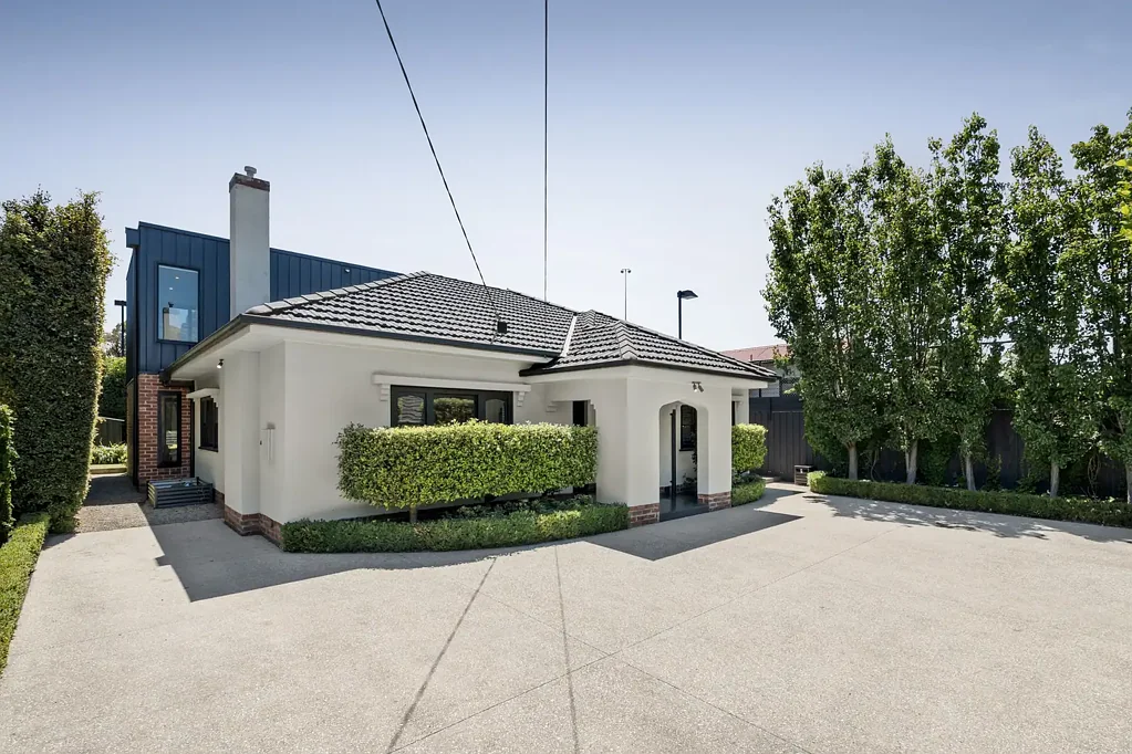 Exceptional Family Residence in a Parkside Position