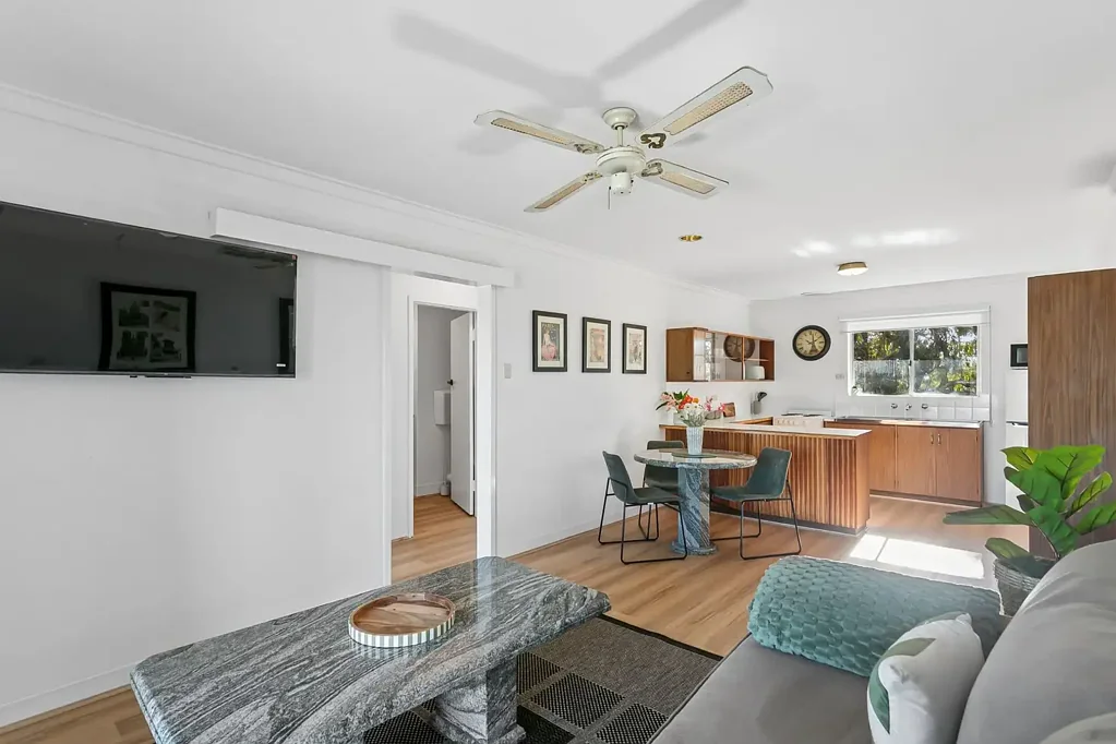 STYLISH FULLY FURNISHED AND EQUIPPED  UNIT!