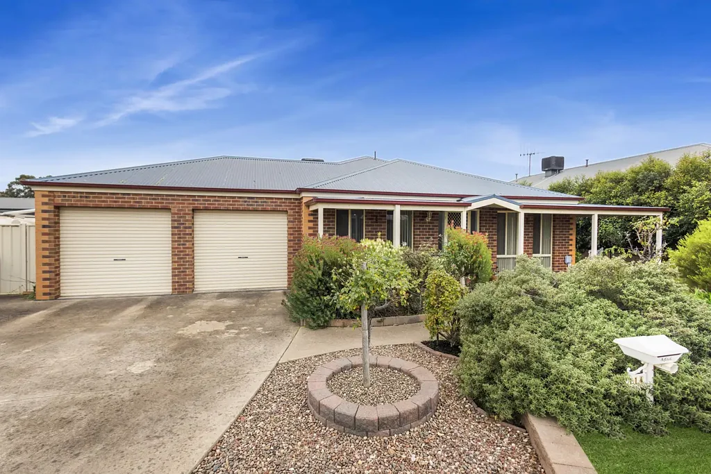 Golden Square Home for Rent – Space, Comfort and Convenience