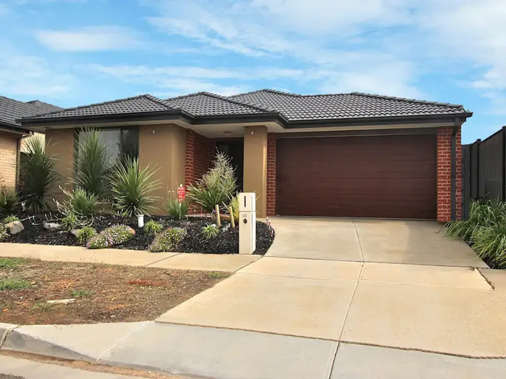 STYLISH FAMILY HOME WITH STUDY IN SELANDRA RISE ESTATE