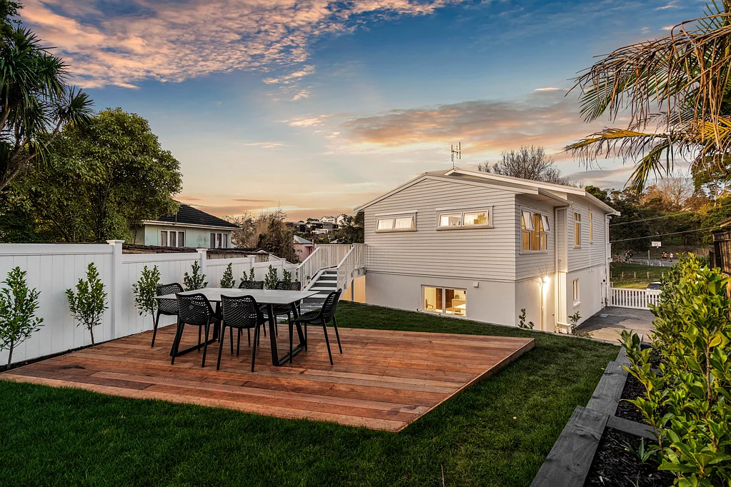 Grey Lynn 9房  FIRST, SECOND NOW THIRD CALL ... no late bids