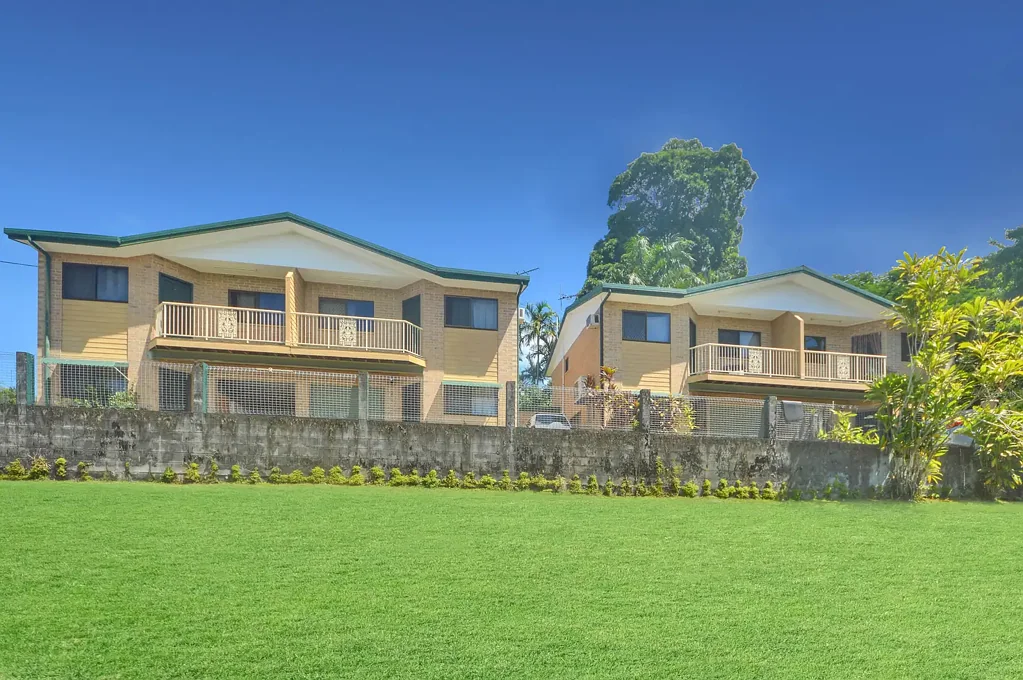 East Innisfail 3chambre Price Reduced: Exceptional 12-brm Townhouse Complex  820 sqm block with River Views -Offers Over $1m