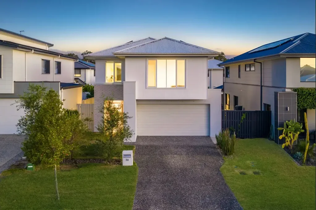 A Contemporary Coastal Sanctuary in The Surrounds