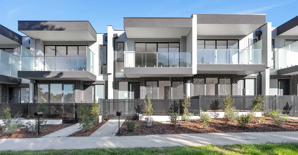 Brand New Townhouse in Prime Lara Location with Reverse Living