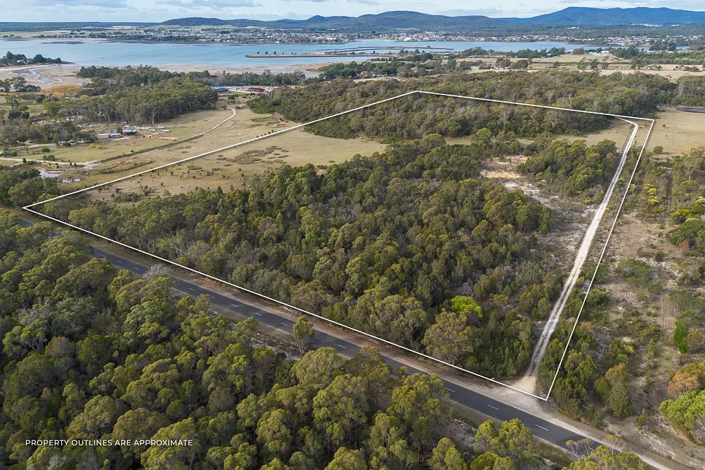 Clarence Point  A blank canvas in a tightly held seaside village