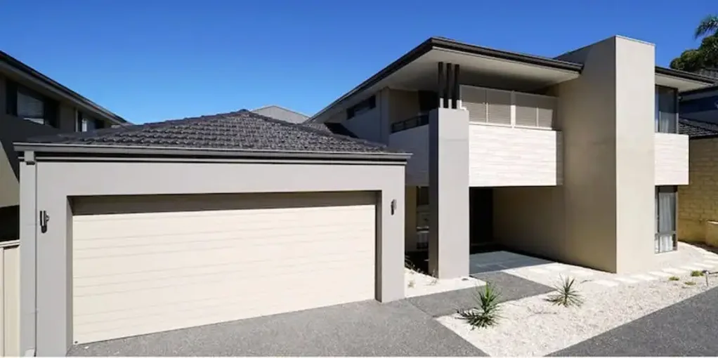 SPACIOUS FAMILY LIVING IN A PRIME LOCATION