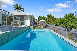 5 Castaway Court, Robina