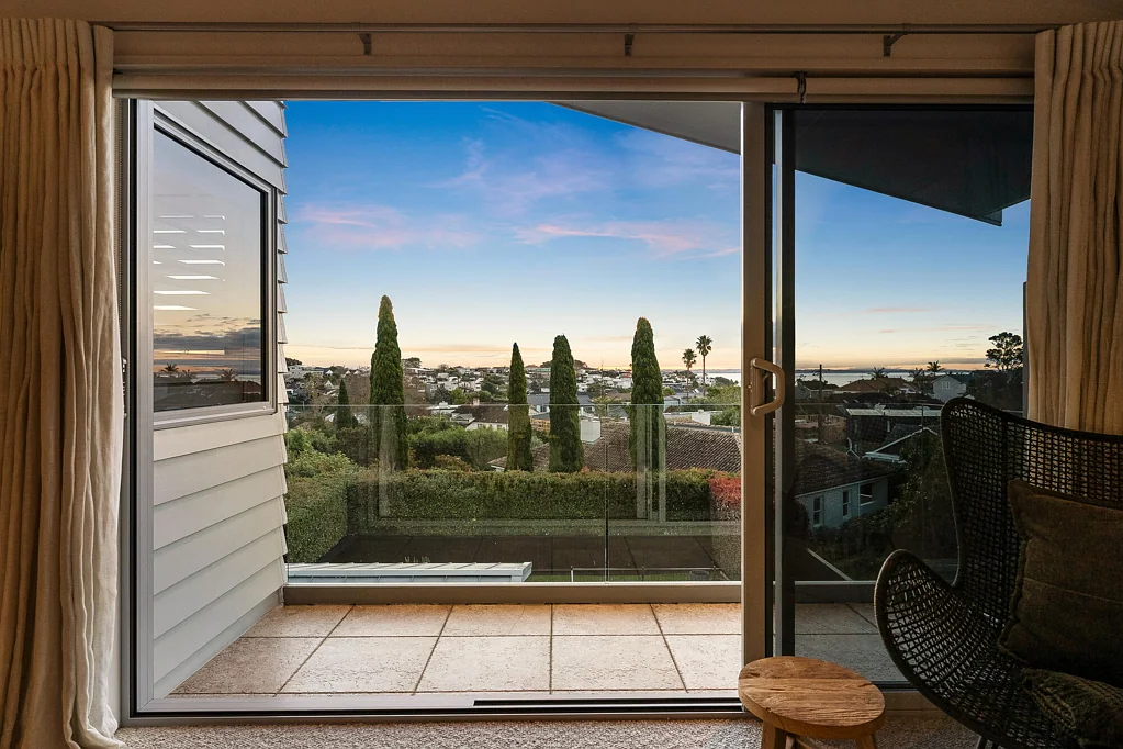 Saint Heliers 4房  Huge St Heliers Masonry + Pool: RESERVE UNDER $5M