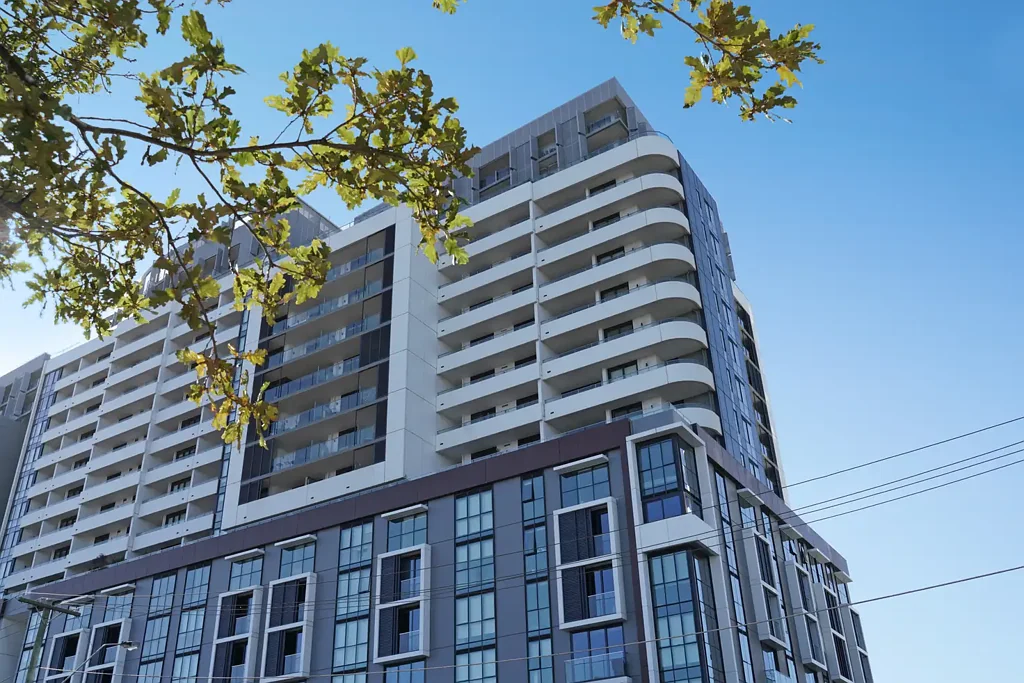 Luxurious 3 Bedroom Apartment in Central Footscray!
