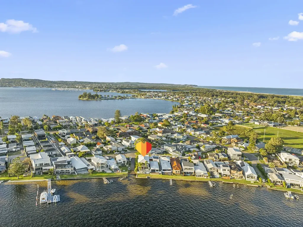 Marks Point 6ਬੈੱਡਰੂਮ Lakeside Luxury with Dual Living