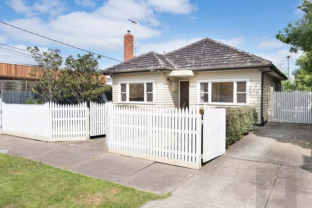 Spacious Family Living in a Prime Lifestyle Location!