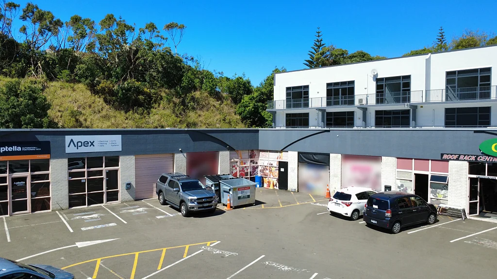 Ngauranga FRONT & CENTRE ON SH1 | FOOD-GRADE