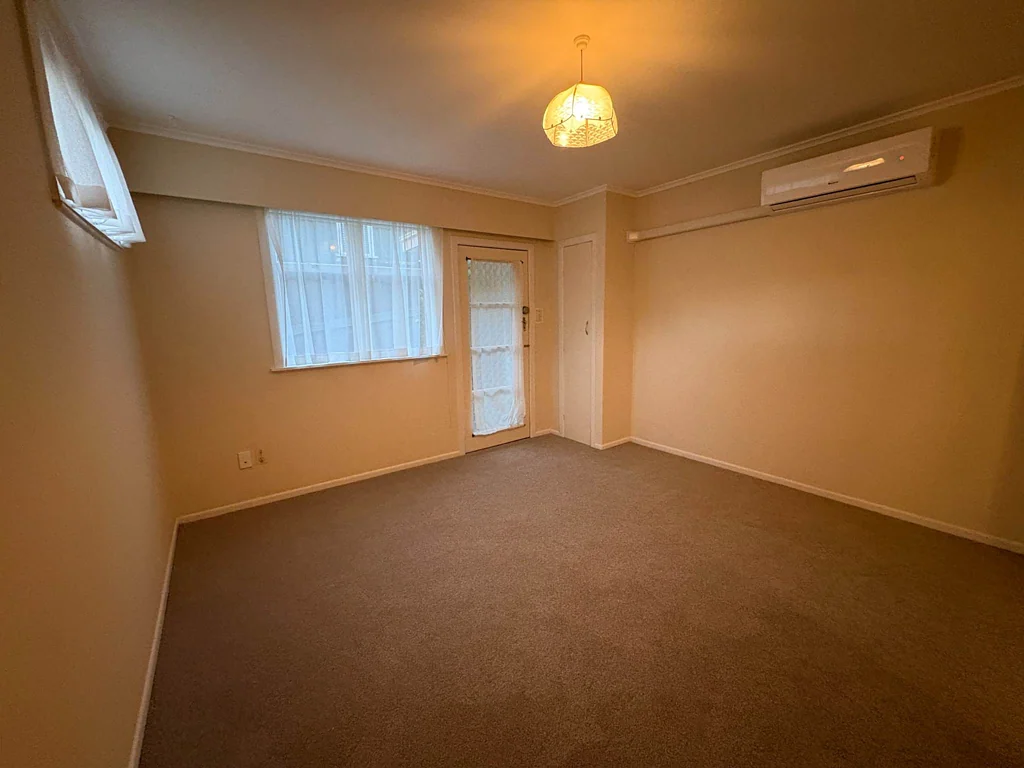 One bedroom unit - Perfect location - New Carpet