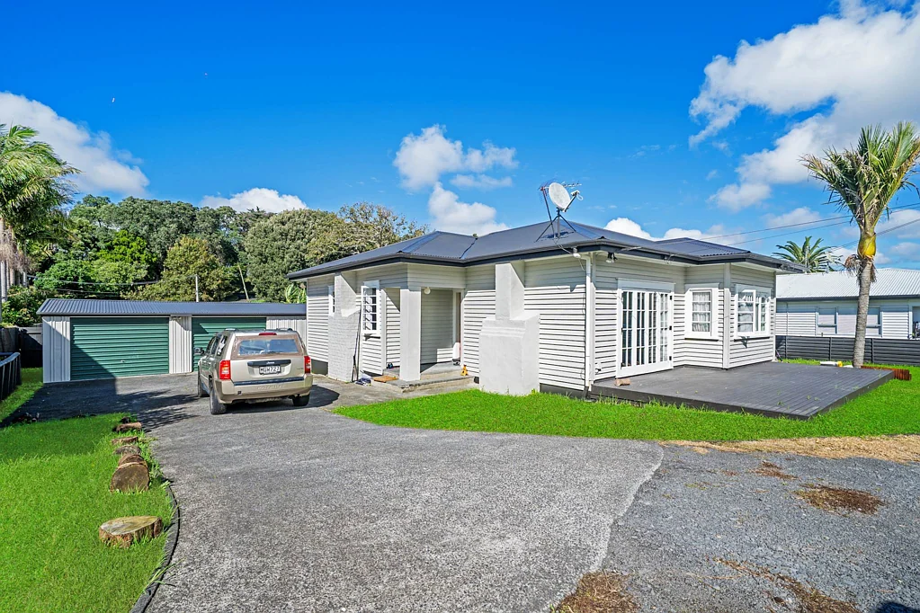 Otahuhu 2બેડરૂમ Space, Parking & High Potential in Prime Location