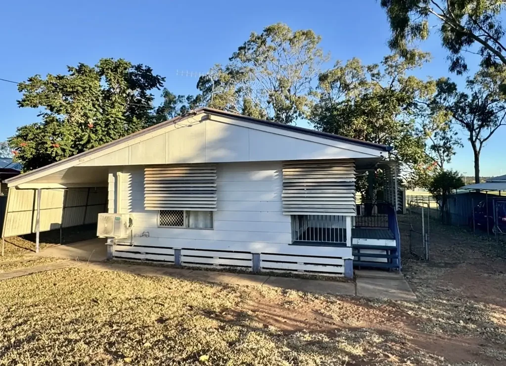 Moranbah 3 Slaapkamer MODERN FEATURES + POWERED SHED: Convenience at Your Doorstep – A Home for Every Stage of Life