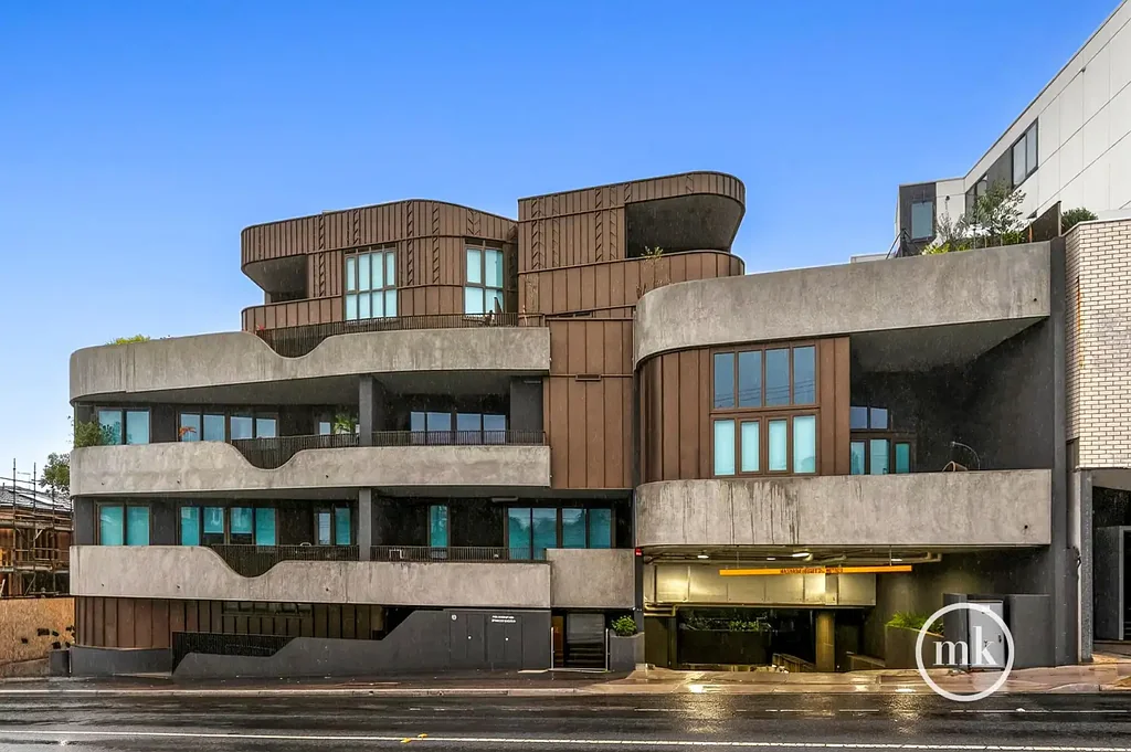Luxurious Top Floor Apartment in Ivanhoe's Fairy Hills