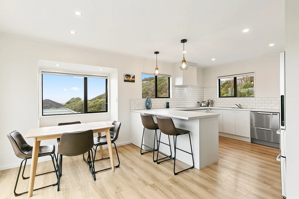Karori 3房  Modern Townhouse with Sun & Views