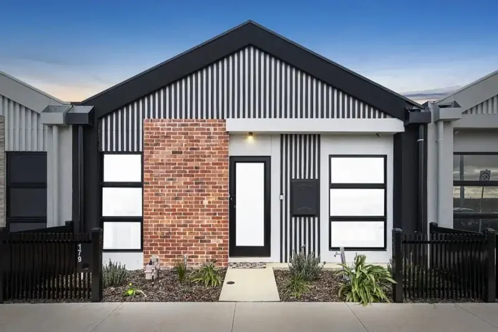 Mambourin 3 Bedroom Modern Living Meets Ultimate Convenience!