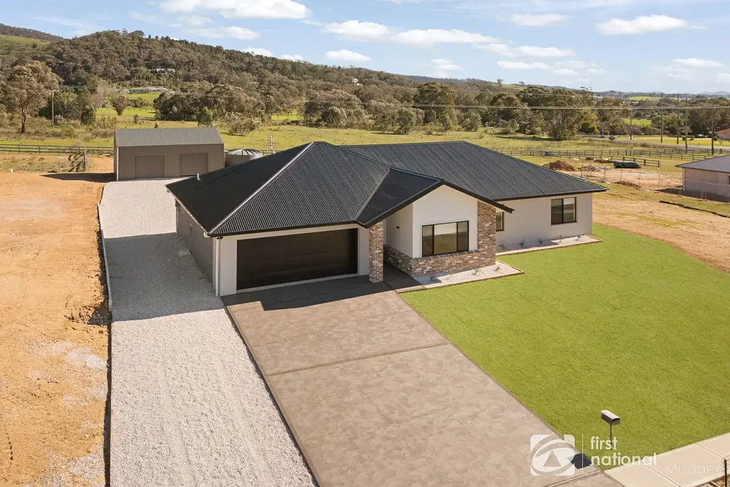 Mudgee 4 Bedroom MOUNTAIN VIEWS & MODERN LUXURY