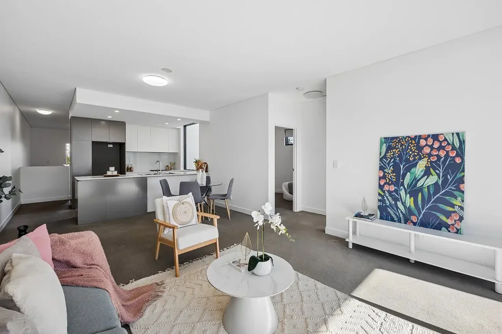 Mascot 3房 三居室错层公寓 Caesarstone橱柜台面 主卧带阳台 安全社区 便利生活 Beautifully Appointed Split Level Apartment