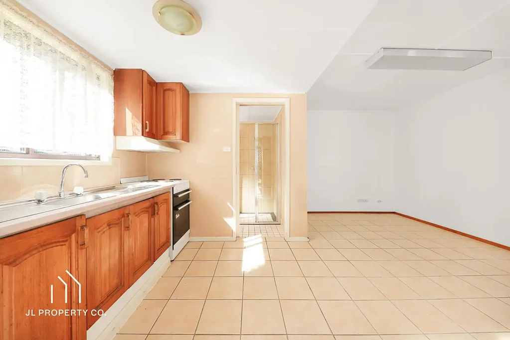One Bedroom Granny Flat Close To Local Amenities