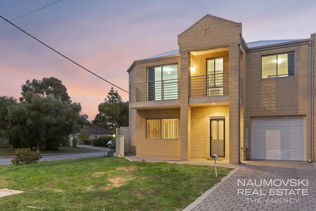 Westminster 4Moenga SUPER SIZED TOWNHOUSE!
