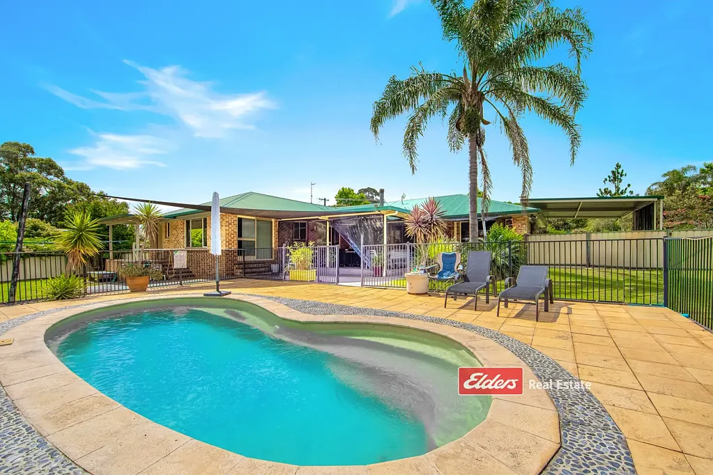 Stroud 4 Bedroom Charming Owner-Built Home on Expansive Lot in Historical Stroud
