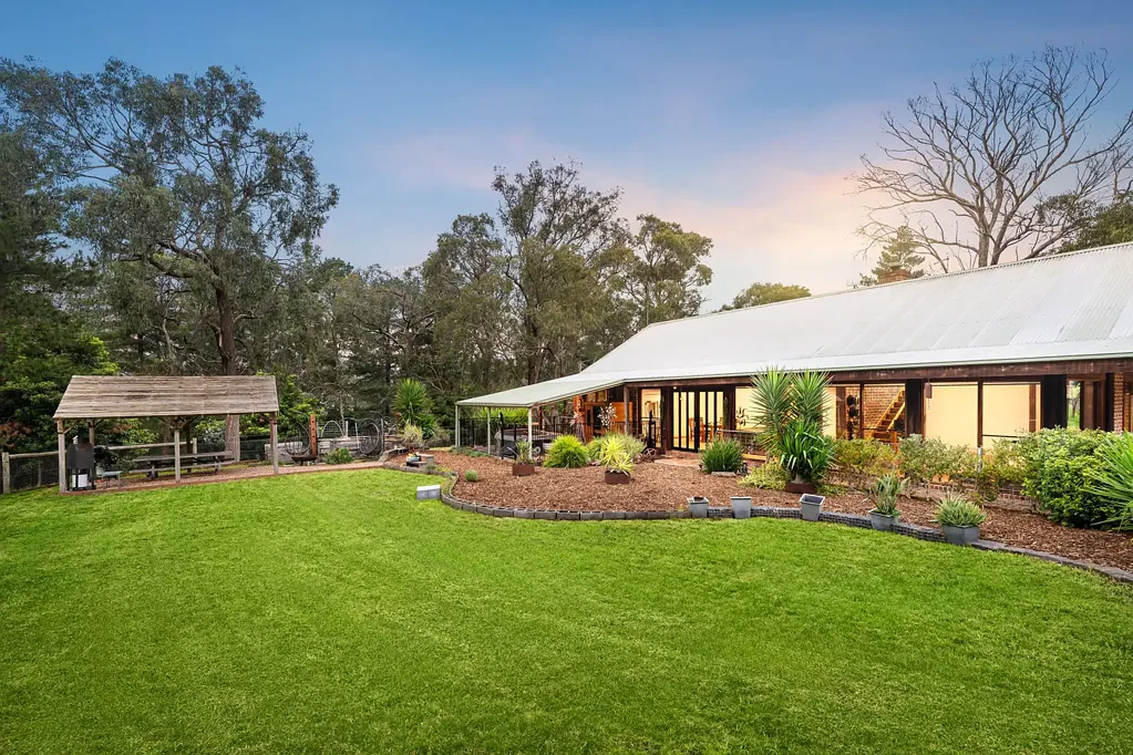 Panton Hill 5બેડરૂમ A Rare Lifestyle Retreat of Character, Privacy & Exceptional Versatility