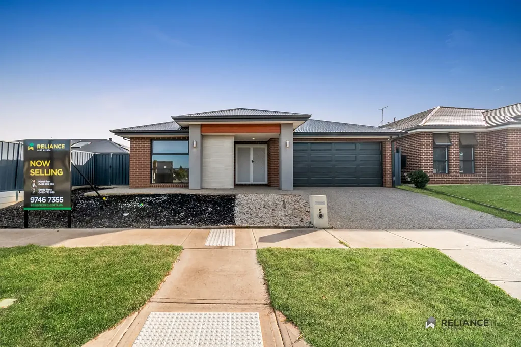 Weir Views 4 Slaapkamer Modern Living with Style & Convenience in the Heart of Weir Views