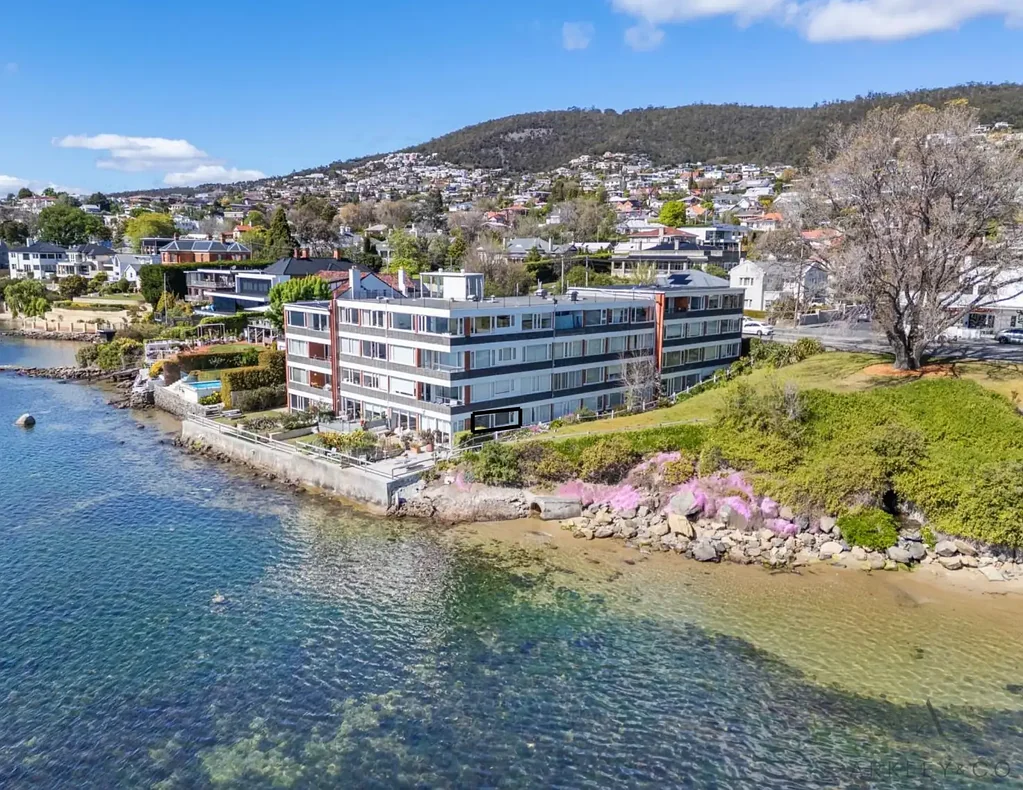 Sandy Bay 2कमरा A waterside investment in sought-after Sandy Bay