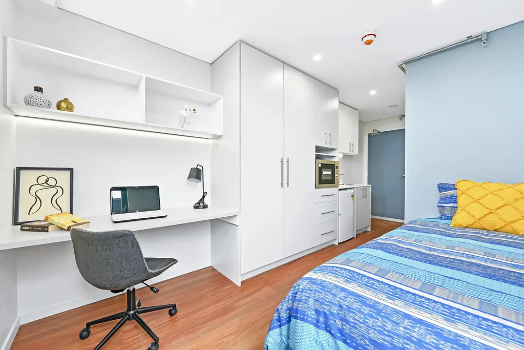 STUDENT ACCOMMODATION - SECURITY BUILDING -LIFT AVAILABLE - RENT INCLUDES ELECTRICITY WATER AND INTERNET