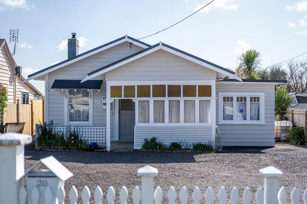 Paeroa 4 Slaapkamer A Charming Chapter Awaits!