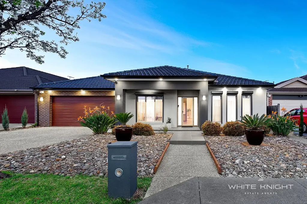 Burnside Heights 4कमरा LIFESTYLE HOME WITH A RESORT TYPE BACKYARD & A POOL!
