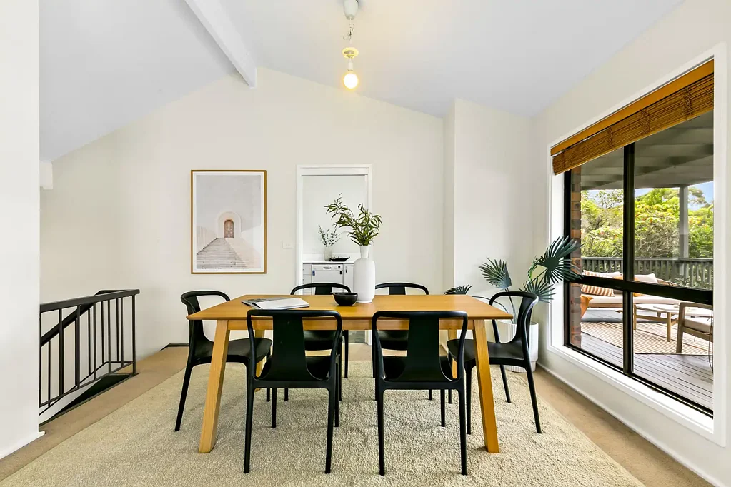 Keiraville 4બેડરૂમ Modern split-level home promises sublime relaxation