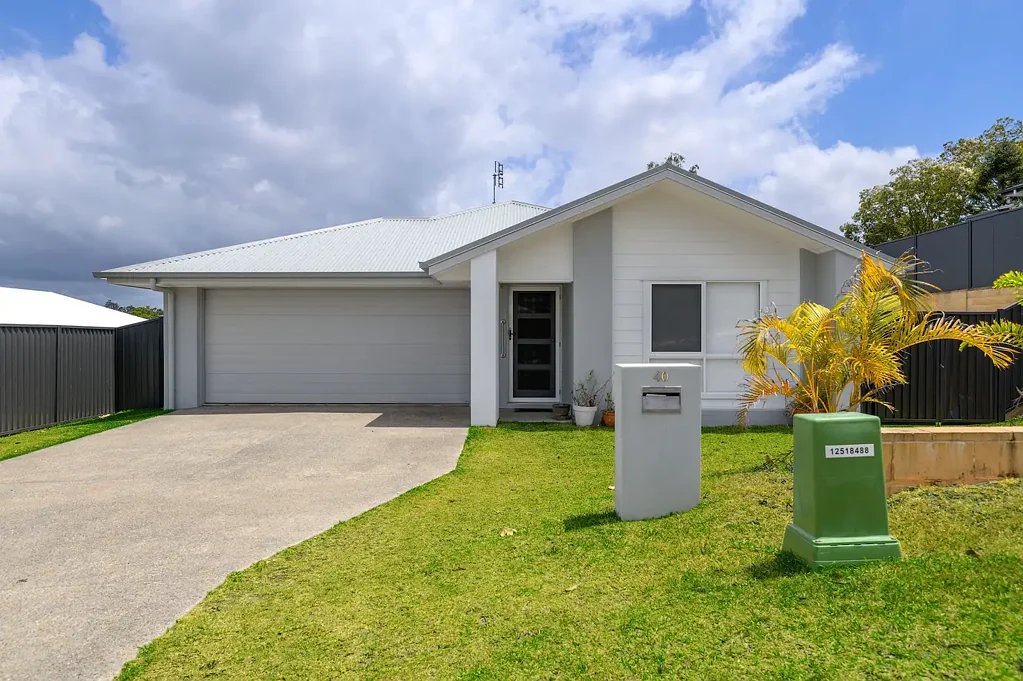 40 Excalibur Crescent, Southside, QLD 4570