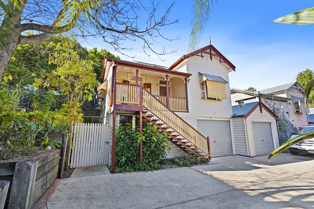Annerley 3房 华丽特色住宅，位于易打理地块 - 共用车道 Character Charm with Remarkable Space and Flexibility