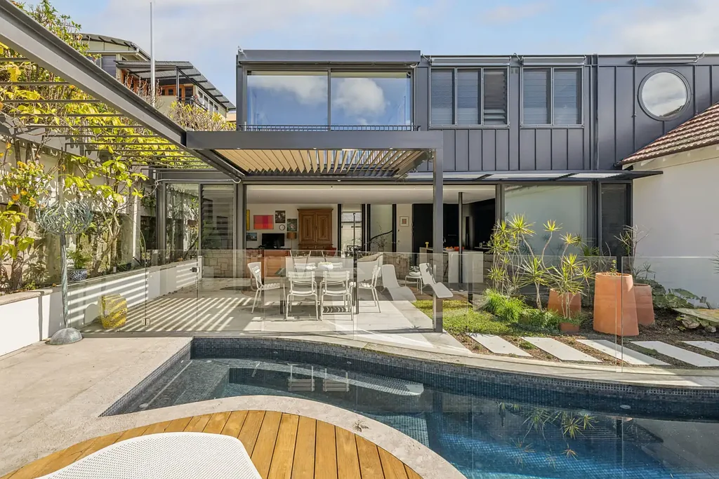 Birchgrove 4Moenga Architect-redesigned Queen Anne home in waterside locale