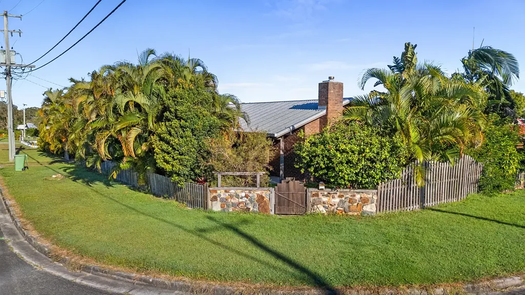 Tin Can Bay 3房  Comfort, Character & Strong Investment Appeal